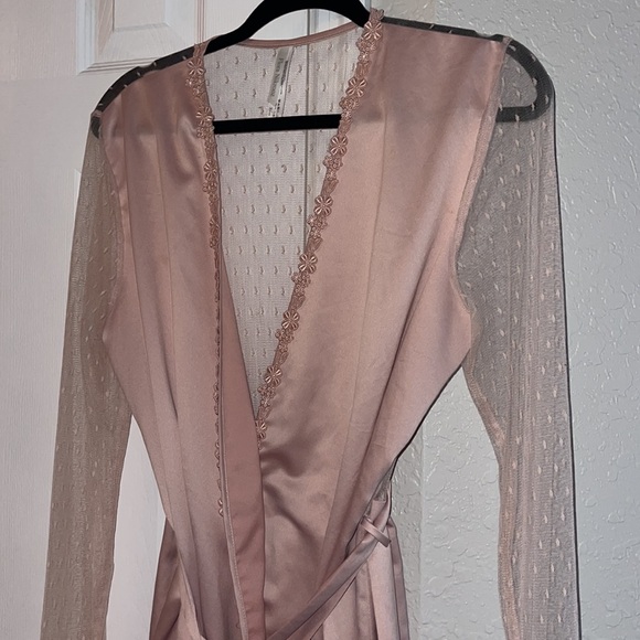 Flora Nikrooz Robe - Picture 2 of 8